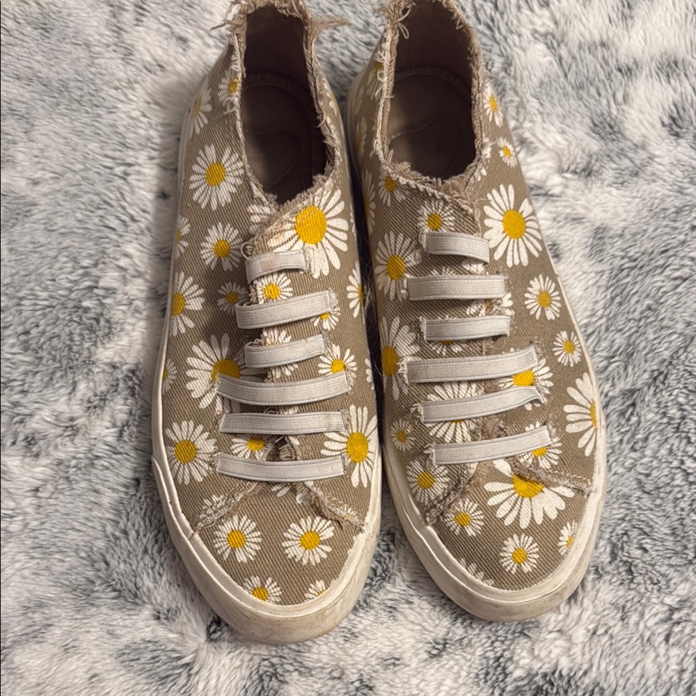 Rocket Dog Brown and White Sneakers